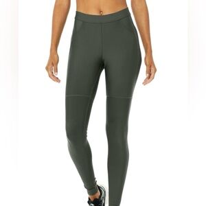 ALO YOGA Women's High Waist AIRLIFT 4 Pocket UTILITY Legging Dark Cactus Sz XS